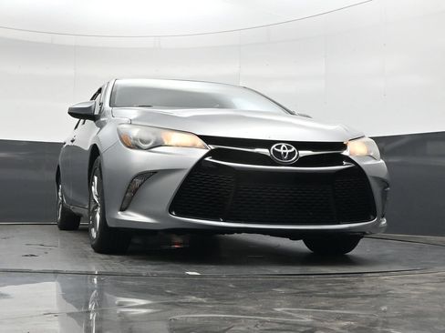 Used 2015 Toyota Camry SE FWD image 48
