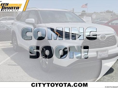 Certified 2026 Toyota Highlander XLE AWD/4WD image 1
