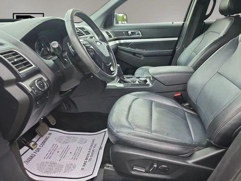 Used 2017 Ford Explorer XLT w/ Equipment Group 202A AWD/4WD image 9