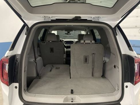 Used 2023 GMC Acadia SLE image 15