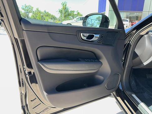 Certified 2022 Volvo XC60 B5 Momentum w/ Advanced Package image 12