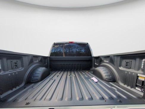 Used 2025 Ford F250 Platinum image 11