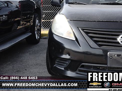 Used 2012 Nissan Versa S FWD image 5