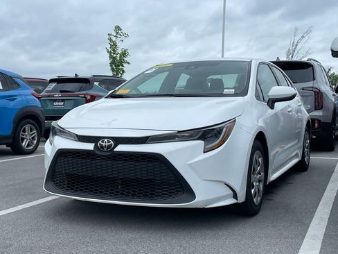Used 2022 Toyota Corolla LE image 3