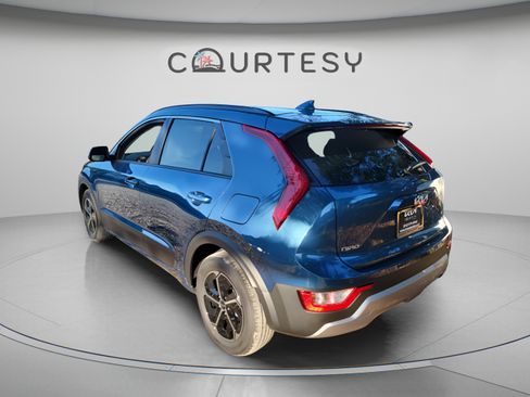 New 2026 Kia Niro EX FWD image 2