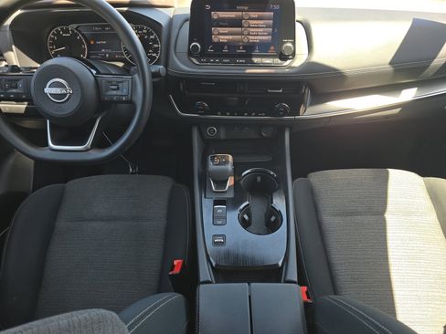 Used 2022 Nissan Rogue SV FWD image 17