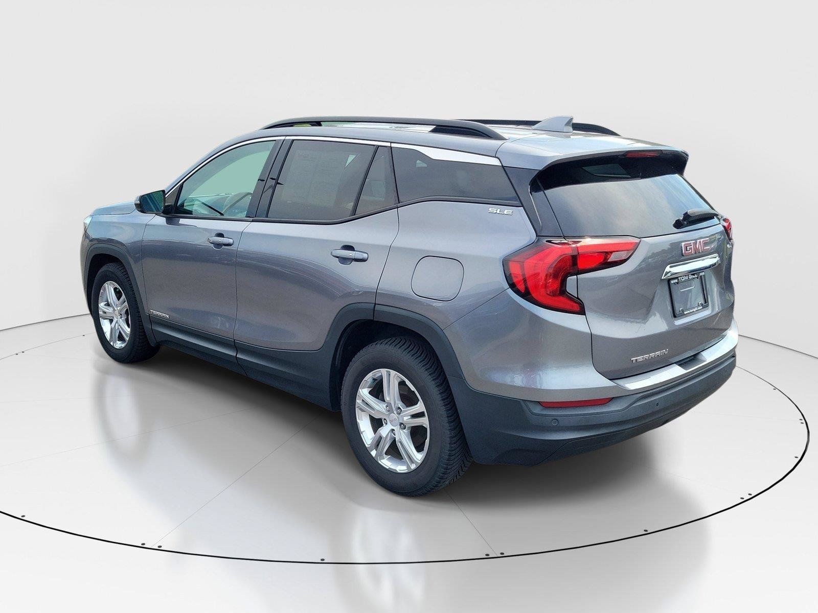 Used 2018 GMC Terrain SLE w/ Driver Convenience Package FWD image 3