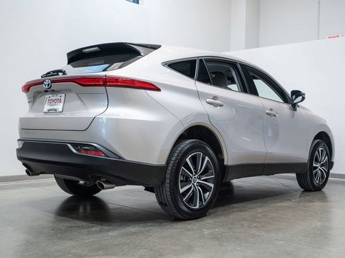 Used 2023 Toyota Venza LE image 9