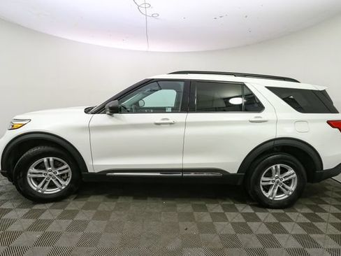 Used 2023 Ford Explorer XLT AWD/4WD image 6