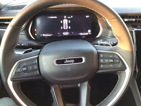 Used 2024 Jeep Grand Cherokee Altitude image 11