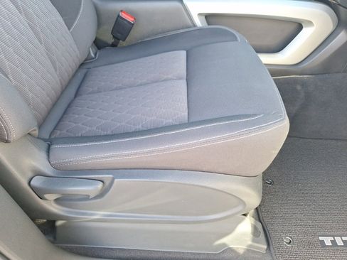 Used 2024 Nissan Titan SV w/ SV Convenience Package image 16