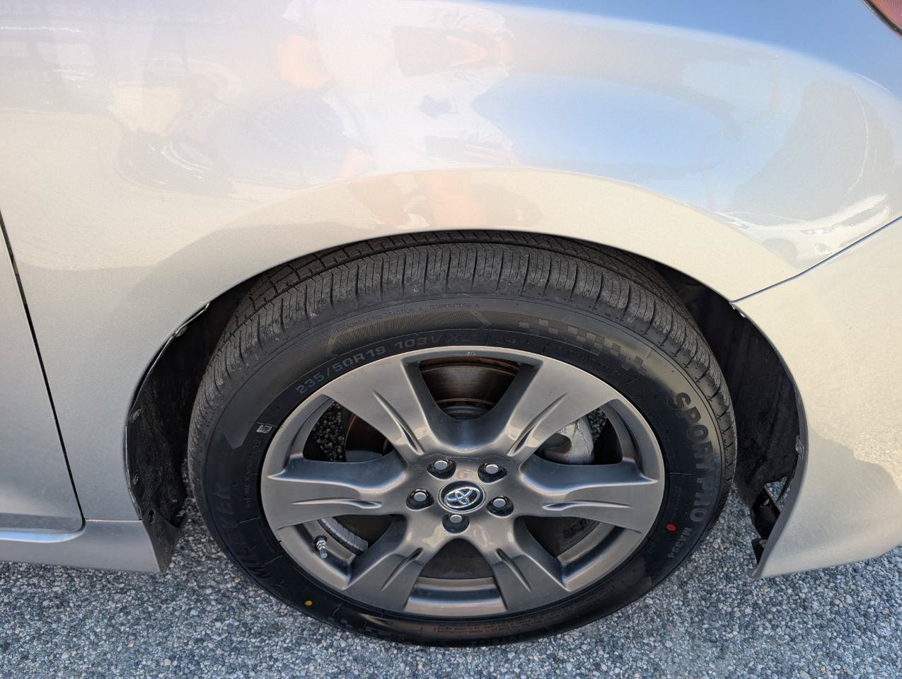 Used 2018 Toyota Sienna SE FWD image 4
