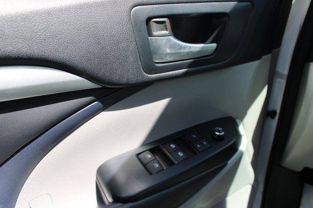 Used 2016 Toyota Highlander XLE FWD image 23