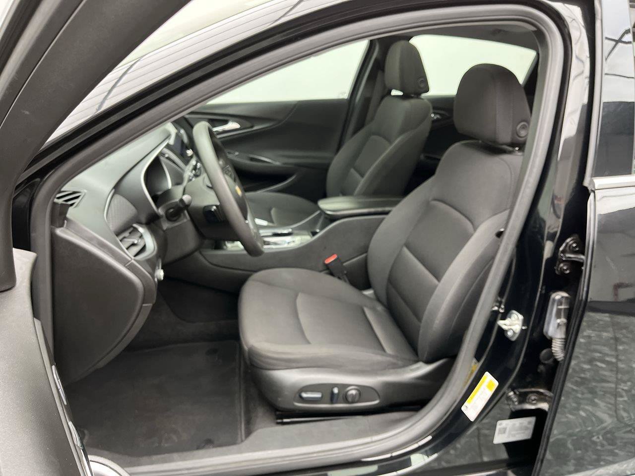 Used 2024 Chevrolet Malibu LT FWD image 9