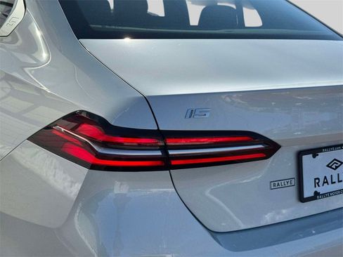 Certified 2025 BMW i5 xDrive40 w/ Premium Package image 10