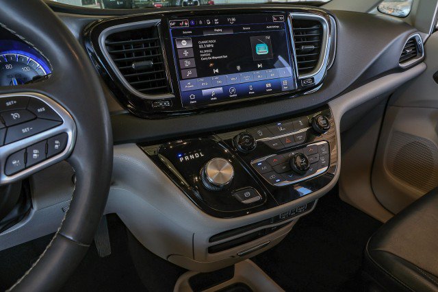 Used 2022 Chrysler Pacifica Touring-L FWD image 12