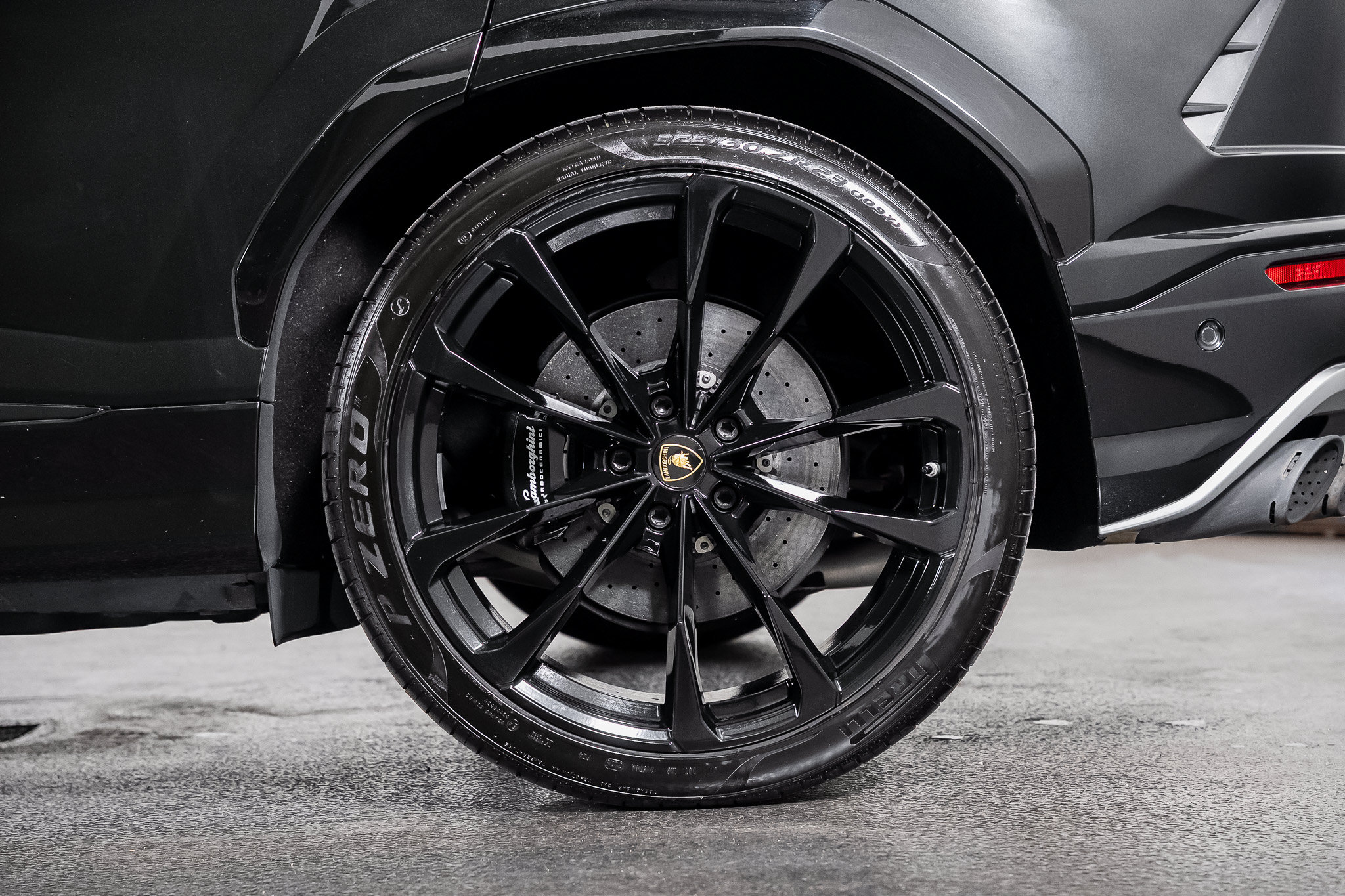 Used 2019 Lamborghini Urus AWD/4WD image 19