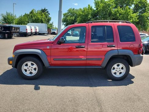 Used 2007 Jeep Liberty Sport AWD/4WD image 2