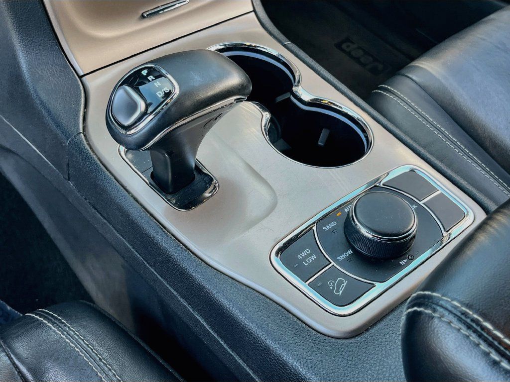 Used 2015 Jeep Grand Cherokee Limited AWD/4WD image 17