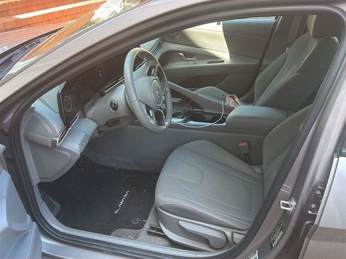 Used 2023 Hyundai Elantra SEL w/ Convenience Package FWD image 5