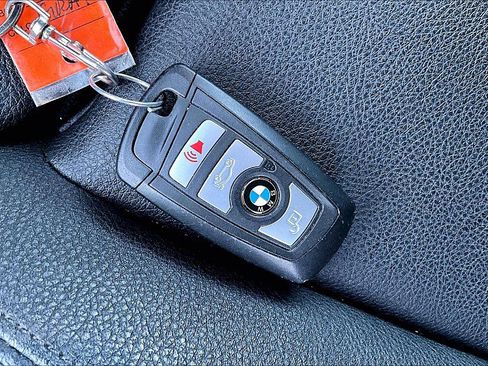 Used 2018 BMW 320i xDrive Sedan image 10