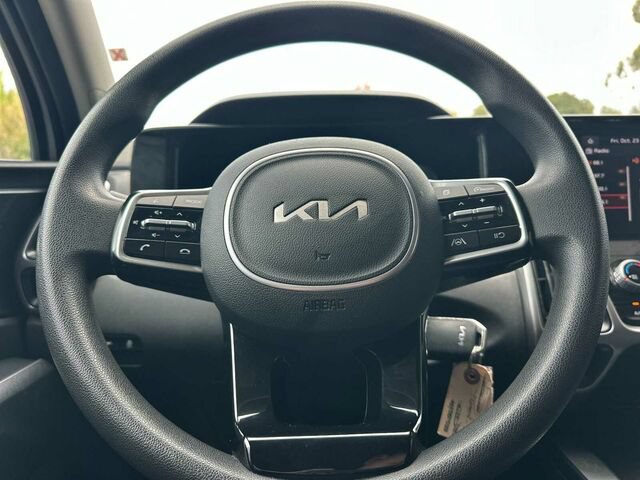 Used 2023 Kia Sorento LX FWD image 27