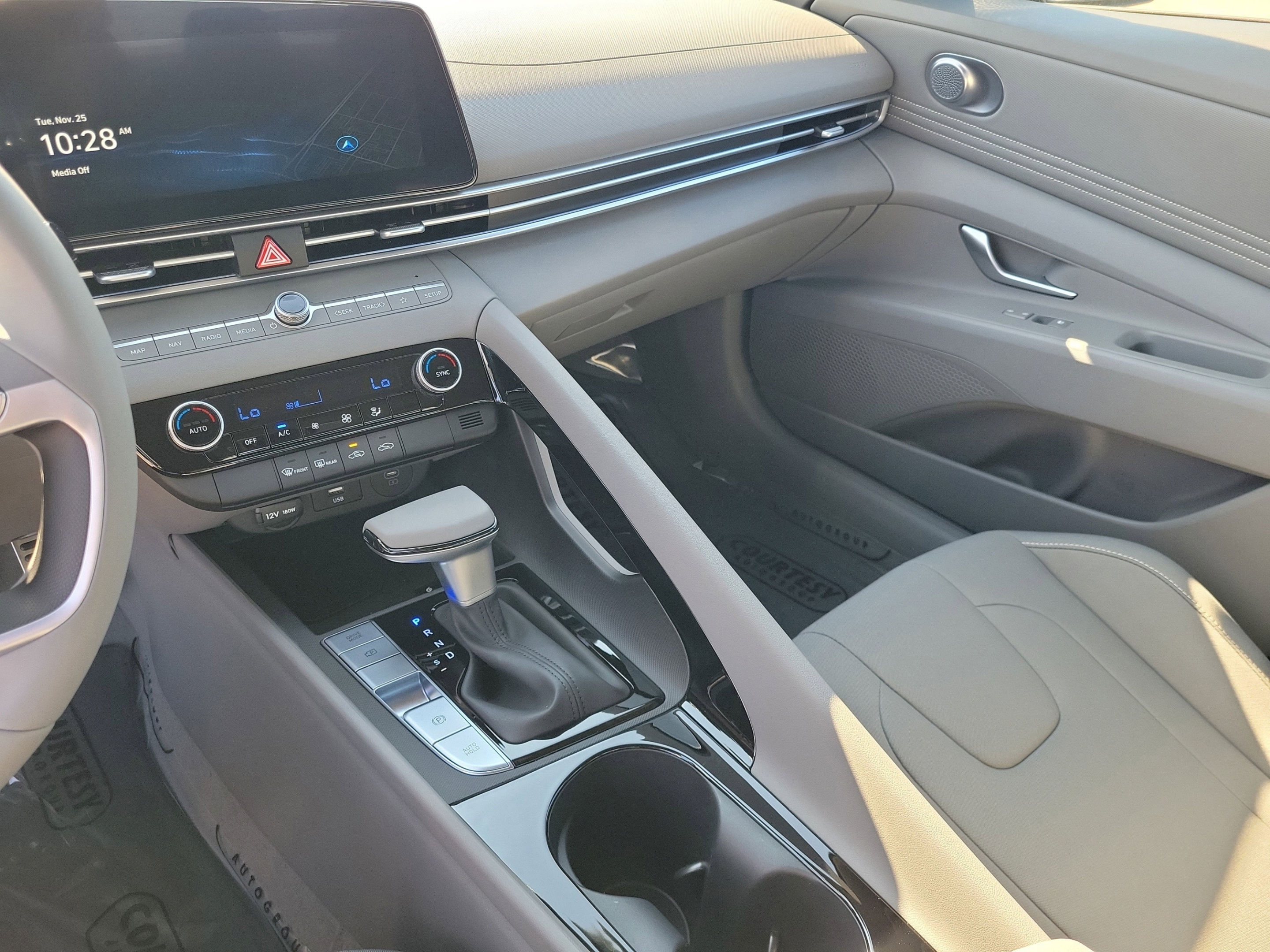 New 2026 Hyundai Elantra SEL FWD image 27