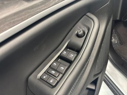 New 2026 Jeep Grand Cherokee L 4WD image 17