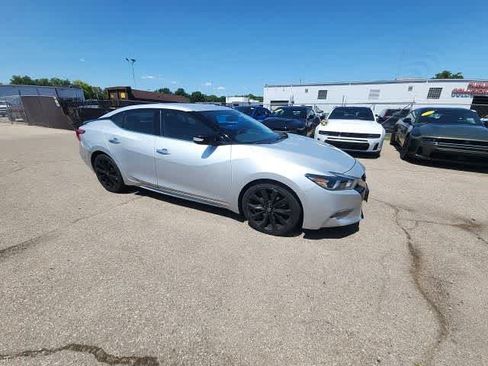 Used 2017 Nissan Maxima SR w/ Midnight Edition FWD image 9