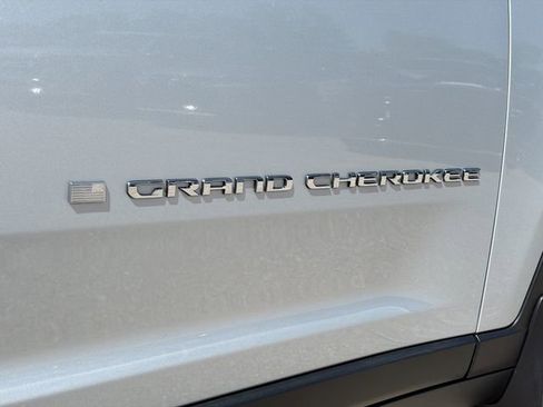 Used 2023 Jeep Grand Cherokee L Laredo image 44