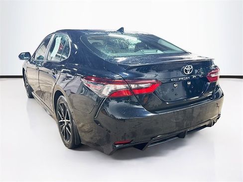 Used 2023 Toyota Camry SE image 5