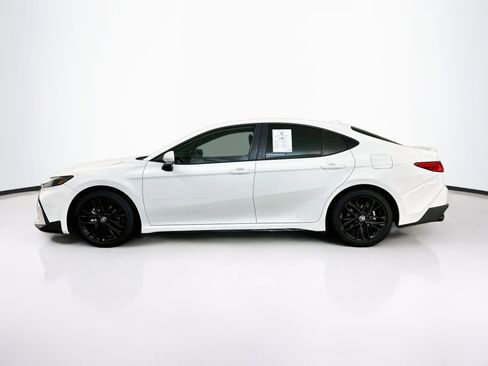 Used 2025 Toyota Camry SE w/ Convenience Package FWD image 4