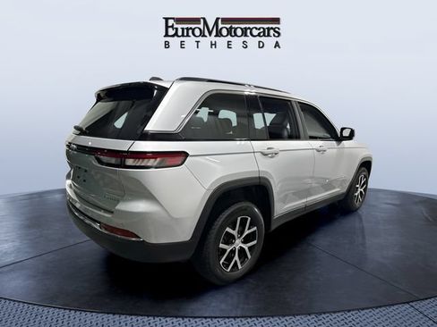 Used 2024 Jeep Grand Cherokee Limited AWD/4WD image 5