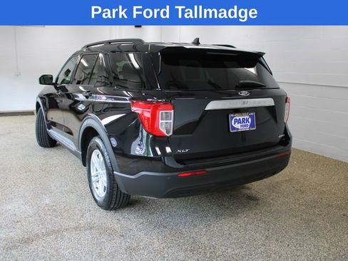 Used 2023 Ford Explorer XLT AWD/4WD image 3