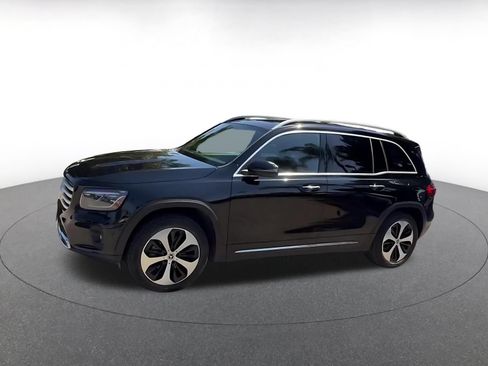 Used 2025 Mercedes-Benz GLB 250 4MATIC image 8