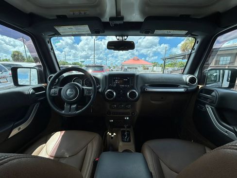 Used 2017 Jeep Wrangler Unlimited Sahara w/ Connectivity Group AWD/4WD image 19