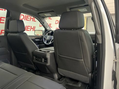 Used 2024 Chevrolet Silverado 1500 LT Trail Boss w/ LT Trail Boss Premium Package AWD/4WD image 8