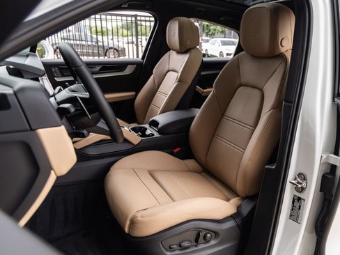 New 2026 Porsche Cayenne Coupe AWD/4WD image 5