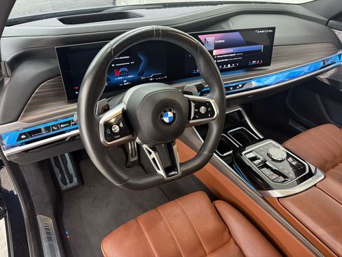 Used 2023 BMW 760i xDrive w/ Luxury Rear Seating Package AWD/4WD image 4