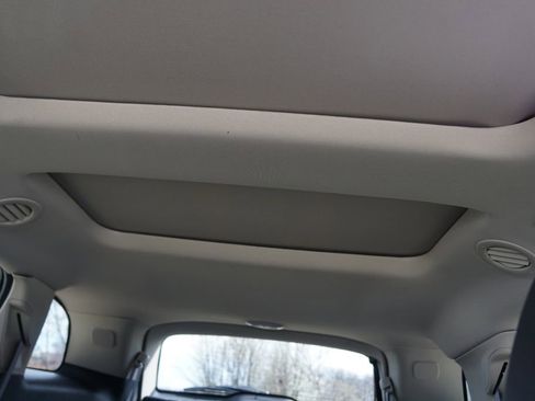 Used 2010 Lincoln MKT image 14