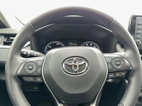 Used 2021 Toyota RAV4 XLE Premium image 19