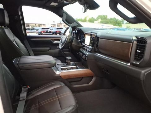 Certified 2023 Chevrolet Silverado 1500 High Country w/ High Country Premium Package AWD/4WD image 16