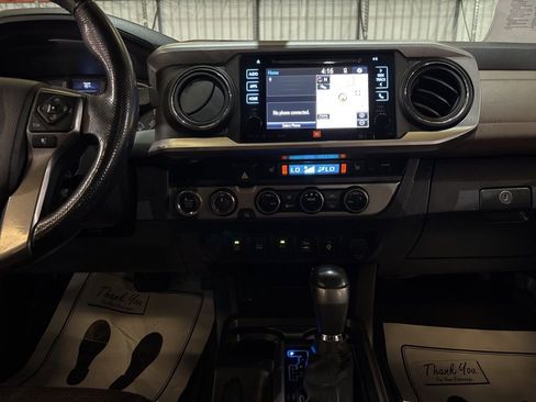 Used 2016 Toyota Tacoma Limited w/ Towing Package image 29
