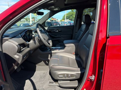 Certified 2023 Chevrolet Traverse RS w/ LPO, Floor Liner Package AWD/4WD image 9