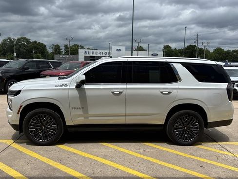 Used 2025 Chevrolet Tahoe High Country AWD/4WD image 9