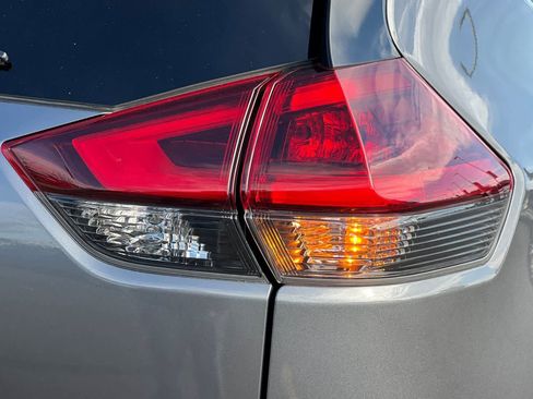 Used 2019 Nissan Rogue SL w/ Premium Package image 36