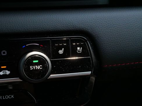 Certified 2026 Honda Pilot Black Edition image 40