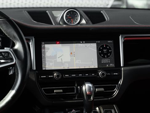 Used 2019 Porsche Macan AWD/4WD image 10