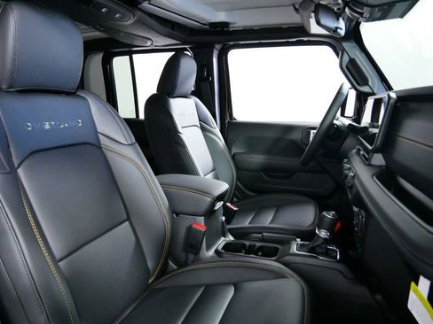 Used 2024 Jeep Gladiator Sport w/ Premium Package image 24