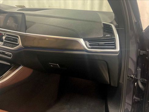 Used 2022 BMW X5 xDrive45e w/ M Sport Package image 13